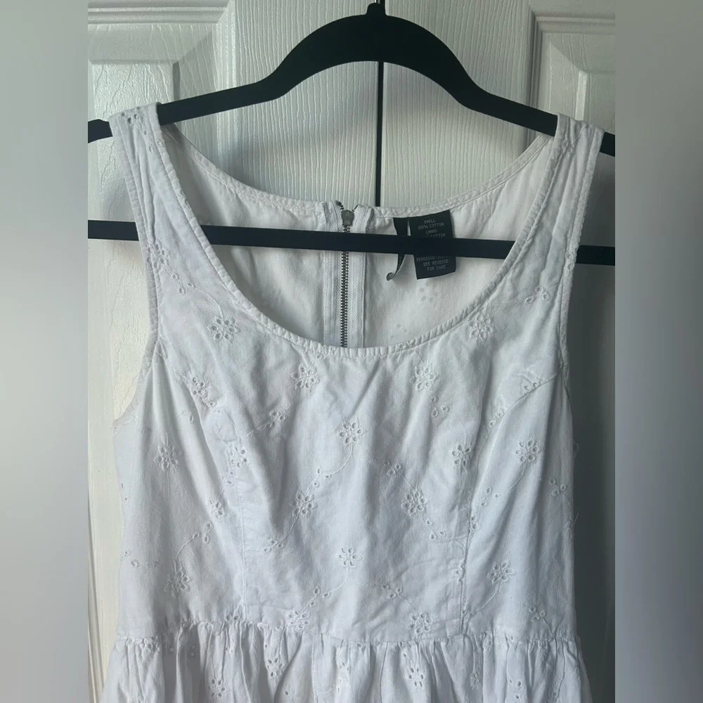 Cute white floral eyelet/broderie anglaise sun dress - size medium (M)